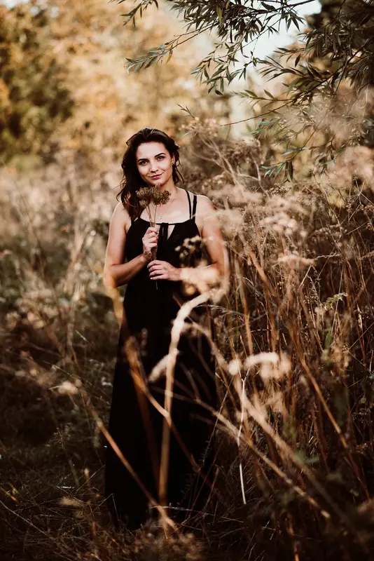 Painterly Tones of Wiktoria portrait photograph #7